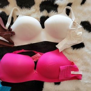 5 Lane Bryant No wire Cacique bras